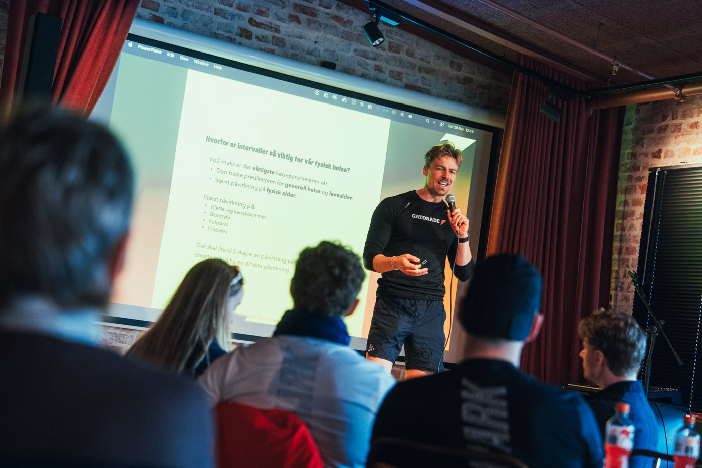 Sondre Sundby både inspirerer og instruerer i hvordan man best kan finne løpeform og løpeglede. (Foto: Scream Media)