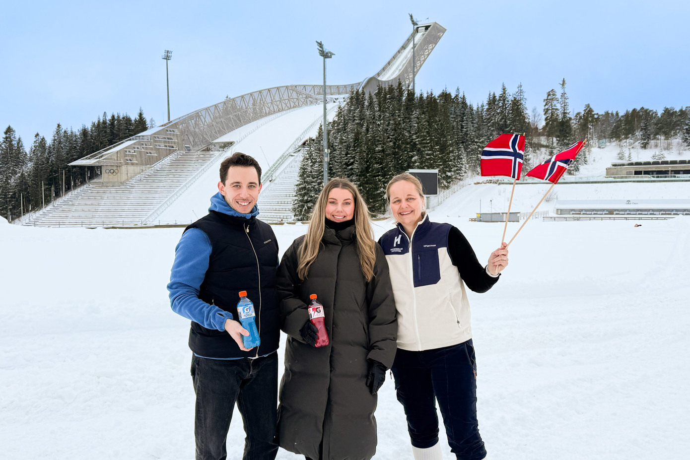 Salgs- og partnerkoordinator i Holmenkollen skifestival Jonas Islann Fremstad, sr. merkevaresjef i Ringnes, Josefine Hagatun og Anne-Birgitte Svae-Kvifte, kommersiell leder i Holmenkollen Skifestival.